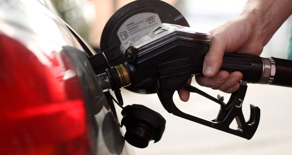 Publikohen cmimet e karburanteve ne Kosove, rritet benzina